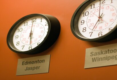 Rattraper ses heures de sommeil après un changement de fuseau horaire