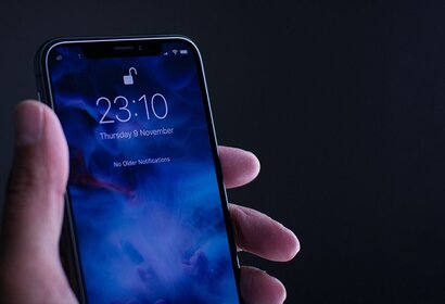 Dark mode sur Smartphone, une vraie bonne idée pour bien dormir ?