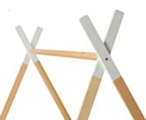 Détail croisillons bicolores blanc et bois naturel de la structure tipi enfant